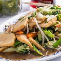 Veggie Delight (L) · Cabbage, carrots, broccoli, baby corn,. asparagus, white mushrooms, bean sprouts and green o...