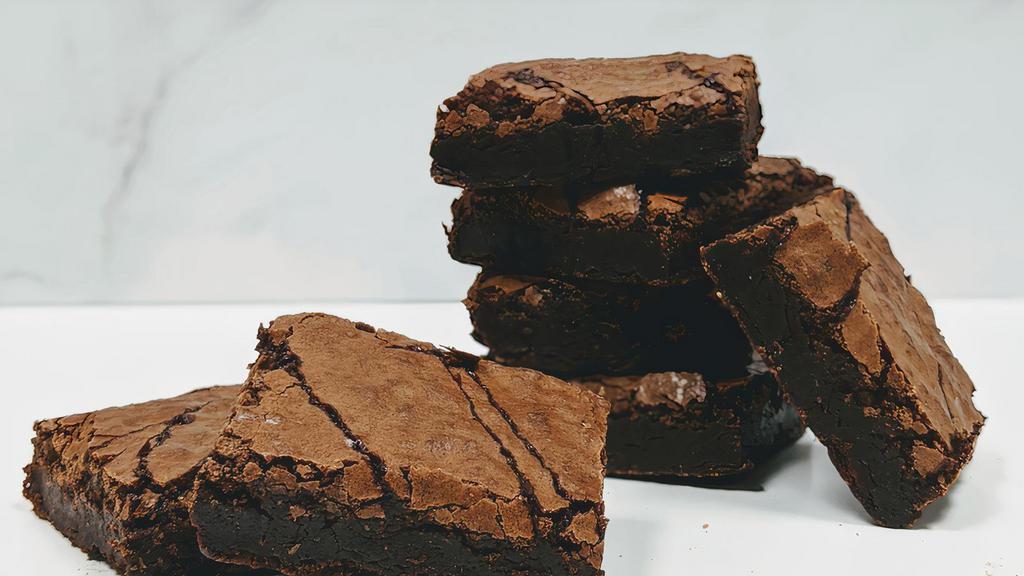 Chocolate Fudge Brownie · | ADDITIONS | Chocolate fudge
| BASE | Chocolate 

|| ALLERGENS || WHEAT, EGGS, MILK, SOY