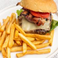 E-Che Burger · 1/3 burger with tomato, bacon, grilled onion. Cheddar cheese and roasted garlic, mayo.