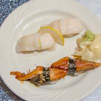Moriawase · 4 pieces sushi combo and California maki.