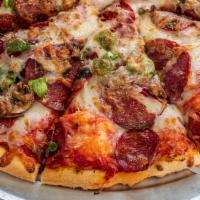 Combo Classico · Pepperoni, sausage, onions, bell pepper and black olives.