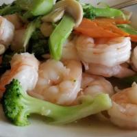 Sauteed Shrimp With Garlic Sauce · Shrimp sauteed in a white garlic sauce with broccoli, carrots and mushrooms,