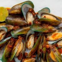 Mussels · Whole, Green-Lipped mussels from New Zealand.