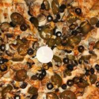Spicy Buffalo Pizza · Grilled chicken on white garlic sauce, black olives, sliced jalapenos, fresh mushrooms and e...