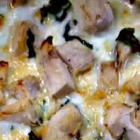 Chicken Alfredo Pizzette · Alfredo sauce, mozzarella, grilled chicken, basil, parmesan
