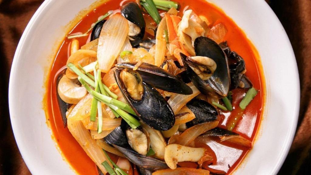 Jjam-Ppong · Spicy seafood noodles soup with pork, shrimp, mussel, mitra squid, shiitake, wood-ear mushroom and vegetables.
