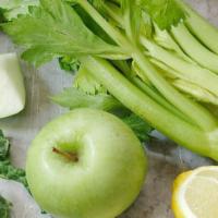 Clean Green · Kale, spinach, celery, cucumber, apple, lemon.
