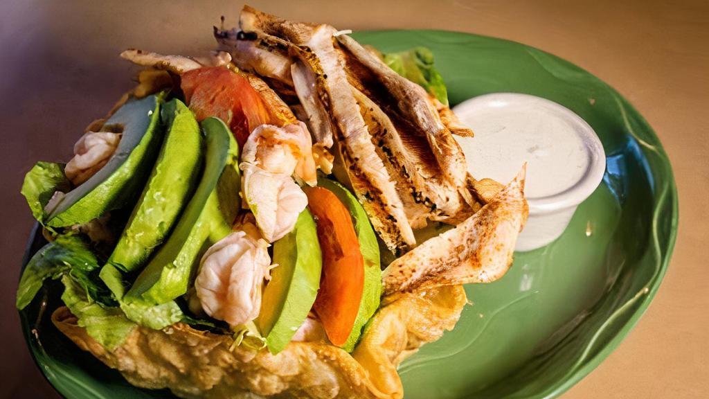 Ensalada De Pollo · Green salad served with grilled or cold chicken breast.
