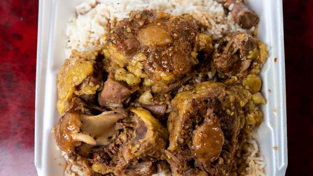 Oxtails Platters  · Comes with 2 small sides 6oz and a Corn muffin or Dinner Roll..