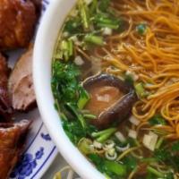 Mi Vit Tiem · Nuoc leo hoặc kho xot sate. Egg noodles with stewed duck soup.