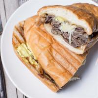 French Dip · Slow cooked roast beef, au jus, swiss cheese, mayo, mustard on a grilled roll.
￼