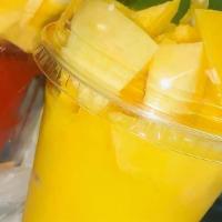 Ice Mangoneda · Slushy mango slices