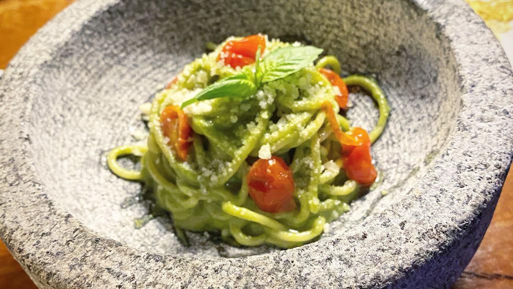 Spaghetti Pesto · Authentic Ligurian Pesto