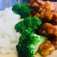 General Tso'S Chicken 左宗鸡 · Spicy. Combo plate. Come with Pork Egg Roll and Pork  Fried Rice or White Rice 🍚