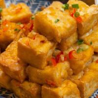 椒鹽豆腐 / Salt & Pepper Fried Tofu · Salt & pepper seasoned crispy tofu.