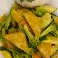 Stir Fried Tofu & Vegetables · Com xào đậu hủ and rau.