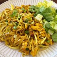 Karee Noodle · Thin rice noodle, egg, turmeric powder, curry powder, scallion, garlic, beansprout, lettuce.