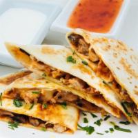 Suiza Quesadilla · Fresh choice of meat, guacamole, sour cream, and lettuce.
