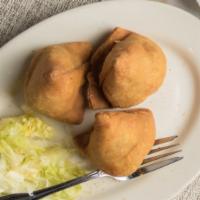 Vegetable Samosa · Delectable Indian pastry filled with curried potatoes & peas.