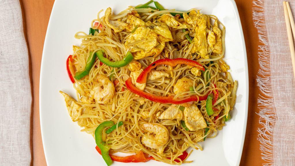 Singapore Rice Noodle​ · Spicy. Sliced chicken, shrimp, sautéed with bell peppers, onion, bean sprouts & egg strips in a light curry sauce.