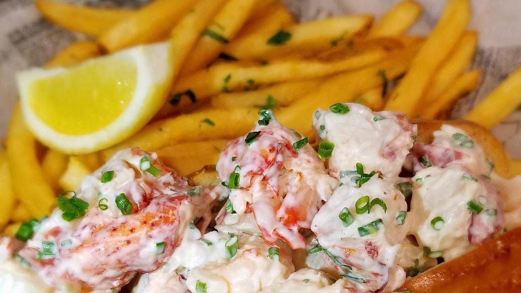 Lobster Roll · Maine lobster meat with lemon aioli and chopped chives in a butter toasted rockenwagner brioche roll.