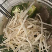 Phở Không Thịt · Rice noodle in soup without meat.
(Meat Borth Or Vegetable Borth)