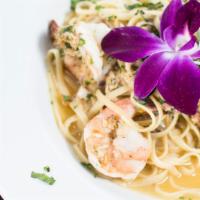 Linguine Ai Due Golfi · Shrimp and minced crab meat in a garlic white wine sauce.