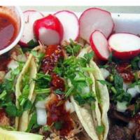 Tacos · Con cebolla, cilantro y salsa roja. / With onion, coriander and red sauce.