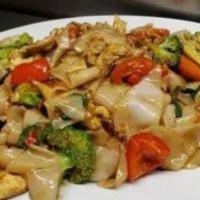 Drunken Noodle · Pan fried rice noodle, broccoli, onion, carrots, red bell, pepper, basil, and garlic sauce.
