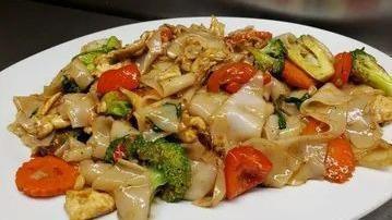 Drunken Noodle · Pan fried rice noodle, broccoli, onion, carrots, red bell, pepper, basil, and garlic sauce.