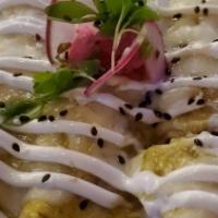 Enchiladas De Birria · 3 enchiladas de birria en salsa suiza, horneadas al gratín con crema y semillas de ajonjolí