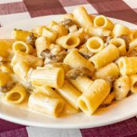 Scarface Pasta · Pieces of chicken breast and fresh mushrooms in a white cream sauce over rigatoni.