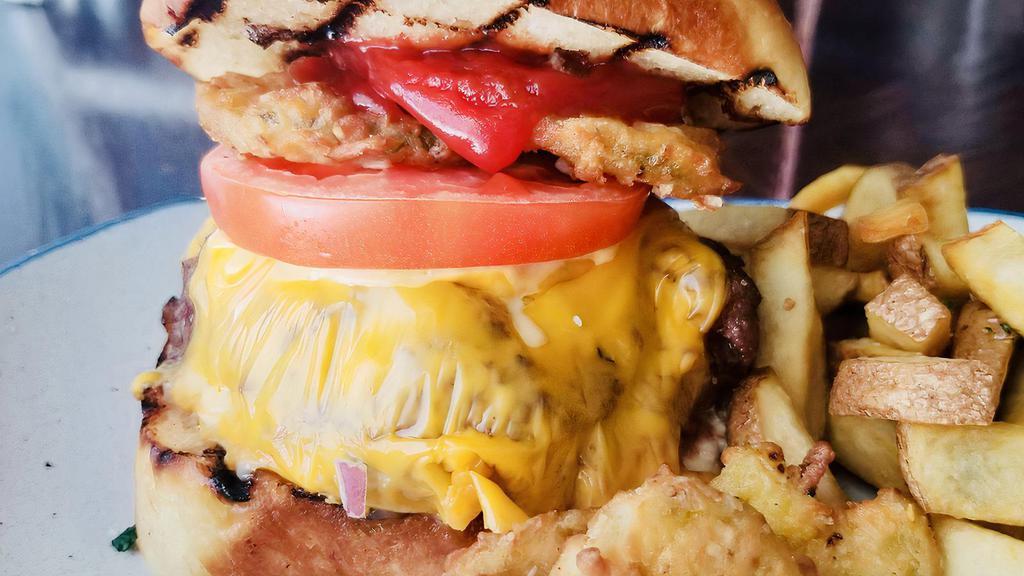 Fried Pickle Cheeseburger · BEEF PATTY, CHEESE, FRIED PICKLES, LETTUCE, TOMATO, CHEDDAR CHEESE, MAYO, MUSTARD AND KETCHUP SERVED ON A HAWAIIAN SWEET ROLL