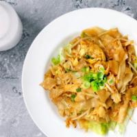 Chicken Noodle · Flat food, chicken, bean sprouts, pepper and scallions over chopped lettuce.