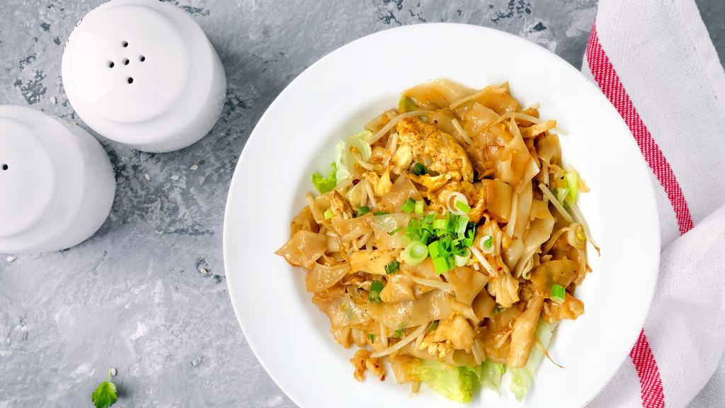 Chicken Noodle · Flat food, chicken, bean sprouts, pepper and scallions over chopped lettuce.