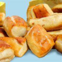 Wetzel'S Bitz With Butter  · Fresh Wetzel's Bitz brushed with butter (no salt)..