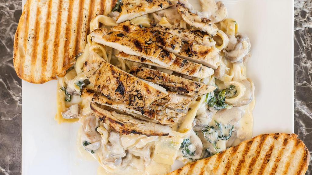 Chicken Alfredo Pasta · 
