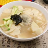  Mandu Soojaebi / 만두 수제비 · Soup with dumpling and dough torn by hand