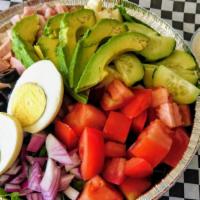 Chef'S Salad · Romaine lettuce, tomato, cucumber, red onion, black olives, ham, turkey, bologna, cheese, bo...