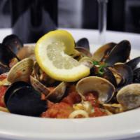 Linguine Clams Fra'Diavolo · Fresh clams, garlic, and white wine or spicy marinara.