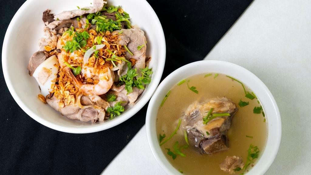 Phnom Penh/Hũ Tiếu Nam Vang · Soup Style. Seafood (shrimp, squid), pork meat, pork intestine( pork heart, liver, end-gut) with rice noodle.