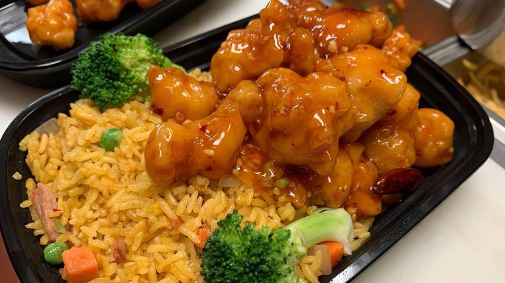General Tso'S Chicken Platter · Crispy chunks of chicken sauteed with steamed broccoli in a special tangy sauce. Served with pork fried rice and egg roll. Spicy.