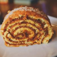 Arrollado · Cake roll filled with dulce de leche, topped off with powdered sugar.