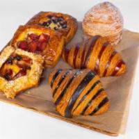 Pastry Board · 2 muffins & 2 house pastries