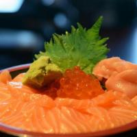 Rn08. Hokkai-Don · Fresh salmon sashimi and salmon roe over sushi rice.