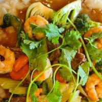 House Special Combo / Dac Biet · Beef and shrimp, noodle, celery, carrot, bok-choy, broccoli topped with cilantro