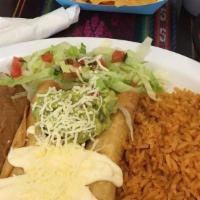 Plato De 3 Enchiladas · (3) Cheese, Shredded Beef, or Chicken enchiladas Served with rice, beans, and salad.