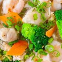 Wor Wonton Soup · Served 3 PCS Shrimps, Beef Meat , Chicken Meat , Chicken Wonton , And Vegetable , in 32 oz S...