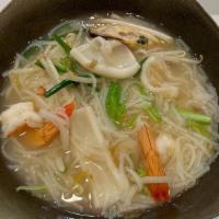Seafood Rice Noodle Soup / Hủ Tiếu Đồ Biển · Shrimp, squid, scallop, bean sprout.