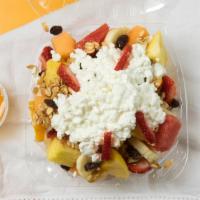 Ensalada De Frutas · Fresa, mango, platano, manzana, sandia, melon, papaya, piña, cottage cheese, granola, nuez, ...
